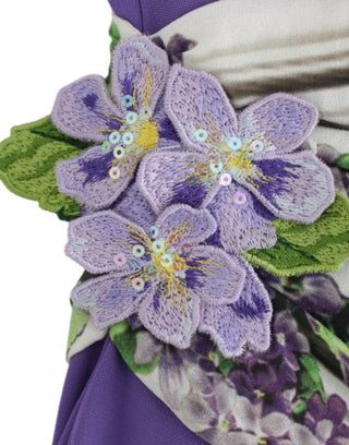 Lila langärmeliges Kleid