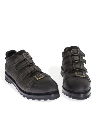 Graue Leder-Stiefeletten mit Knöchelriemen