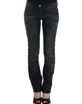 Blaue Röhrenjeans
