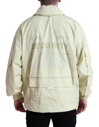Parka amarilla de nailon con cuello y cierre completo  