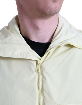 Parka amarilla de nailon con cuello y cierre completo  