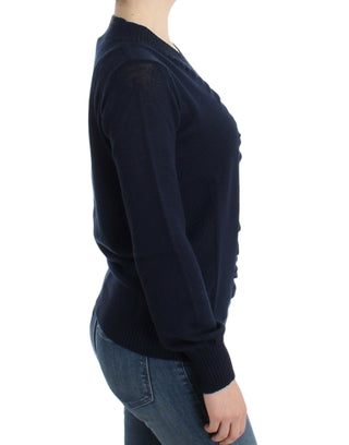 Suéter de lana azul oscuro con cuello en V
