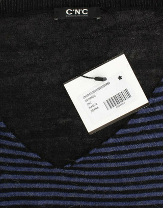 Suéter negro a rayas con cuello en V