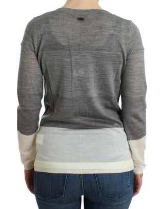 Graue leichte Strickjacke