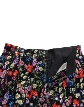 Pantalones cortos hot pants negros con estampado floral y talle alto