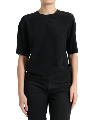 Blusa negra de seda con cuello redondo y mangas cortas