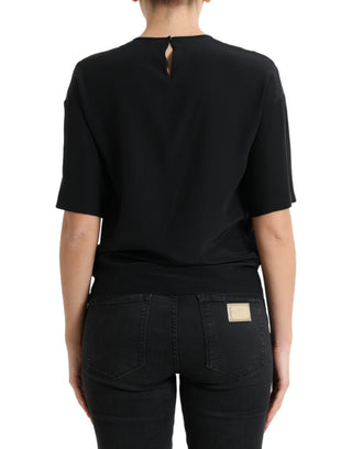 Blusa negra de seda con cuello redondo y mangas cortas
