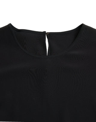 Blusa negra de seda con cuello redondo y mangas cortas