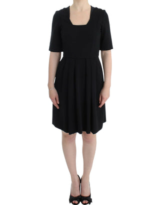 Schwarzes Venus-Kleid mit kurzen Ärmeln