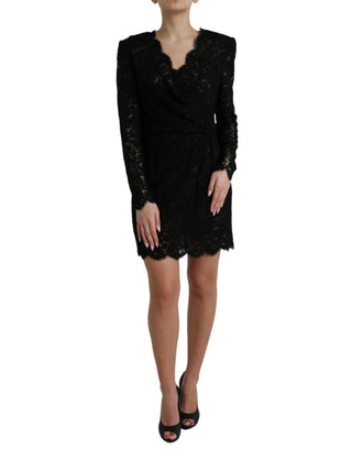 Vestido corto ajustado de algodón negro con encaje
