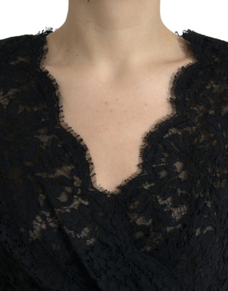 Vestido corto ajustado de algodón negro con encaje