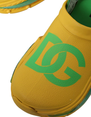 Zuecos amarillos y verdes de goma para hombre