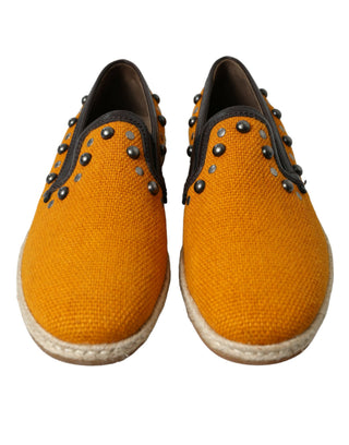 Mocasines naranjas de lino y cuero con tachuelas