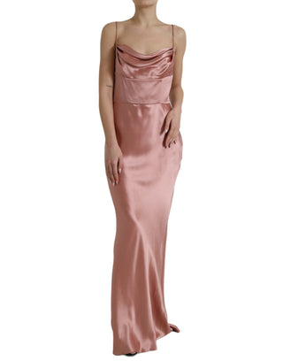 Vestido largo rosa de seda con tirantes finos