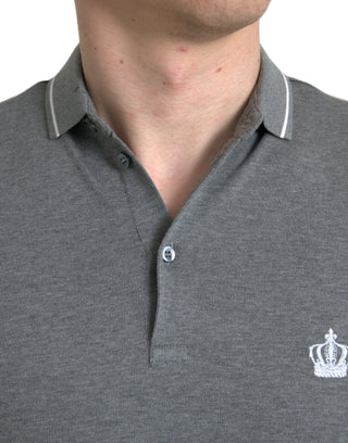 Graues kurzärmeliges T-Shirt mit Kragen und Krone