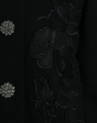Schwarze, mit Blumen bestickte Wolljacke mit Knopfverzierungen