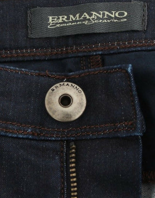 Pantalones de mezclilla azules ajustados