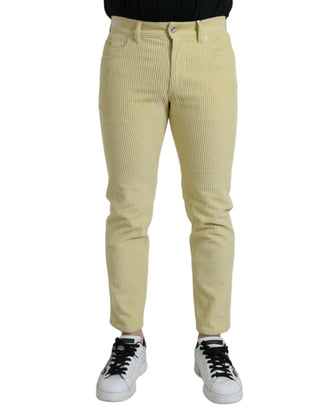 Gelbe schmale Jeans aus Cord mit Logo-Plakette