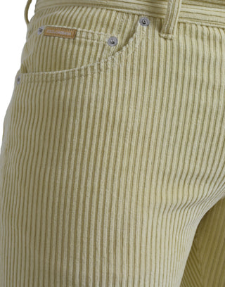 Gelbe schmale Jeans aus Cord mit Logo-Plakette