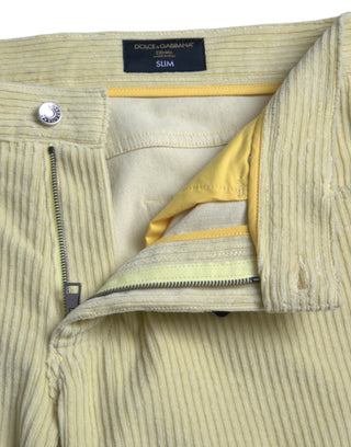 Gelbe schmale Jeans aus Cord mit Logo-Plakette