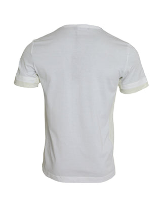 Weißes Baumwoll-T-Shirt mit kurzen Ärmeln und Brusttasche