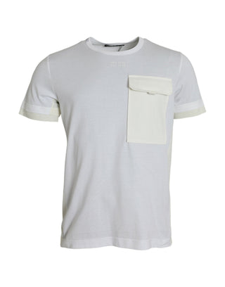 Weißes Baumwoll-T-Shirt mit kurzen Ärmeln und Brusttasche