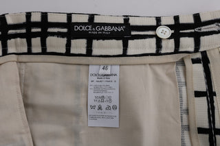Weiß-schwarz gestreifte Freizeit-Shorts