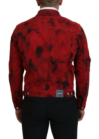 Chaqueta vaquera de hombre roja con estampado tie dye negro y cuello