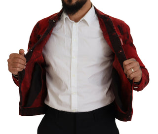 Chaqueta vaquera de hombre roja con estampado tie dye negro y cuello