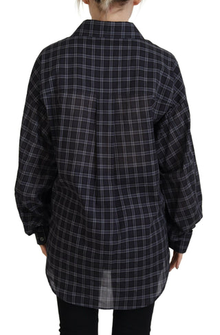 Camisa negra a cuadros con cuello y botones, mangas largas