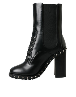 Schwarze Leder-Schnürstiefel mit Nieten