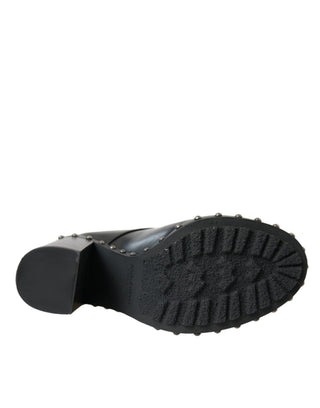 Schwarze Leder-Schnürstiefel mit Nieten