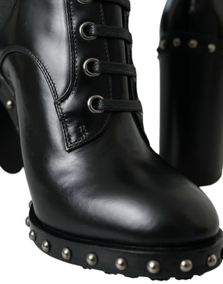 Schwarze Leder-Schnürstiefel mit Nieten