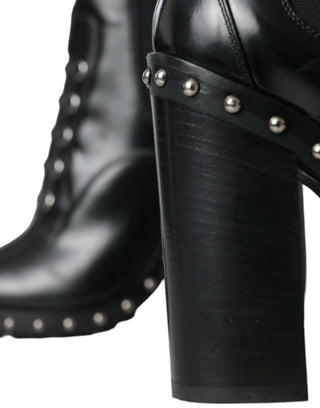 Schwarze Leder-Schnürstiefel mit Nieten