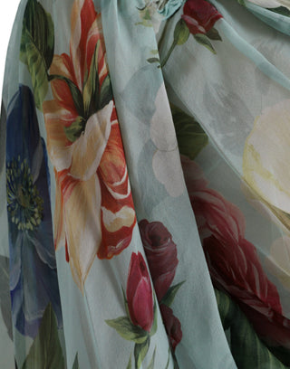 Blaues Maxikleid mit Blumenmuster und Stufenrock