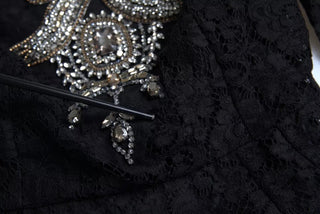 Schwarzes Nylon-Spitzenkleid mit Verzierungen