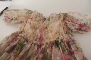 Langes Maxikleid mit mehrfarbigem Blumendruck