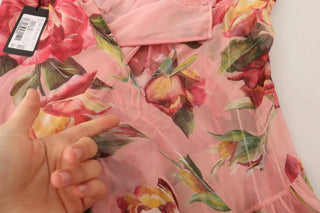 Rosa Seiden-Maxikleid mit Blumenmuster und Lagenlook
