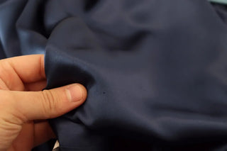 Blaue Satin-Seiden-Gürtel-Robe-Jacke