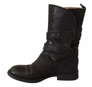 Schwarze Lederstiefel mit Schnallen, wadenhoch