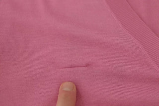 Pinker Cardigan aus 100 % Seide mit Knöpfen