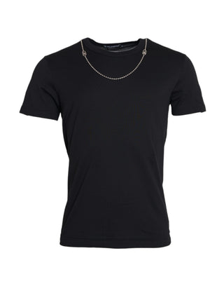 Camiseta negra de algodón con cadena plateada y manga corta  