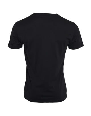 Camiseta negra de algodón con cadena plateada y manga corta  