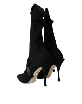 Botas negras de tacón stiletto hasta media pantorrilla