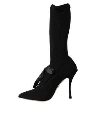 Botas negras de tacón stiletto hasta media pantorrilla
