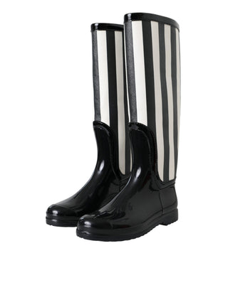 Schwarze kniehohe flache Gummistiefel Schuhe