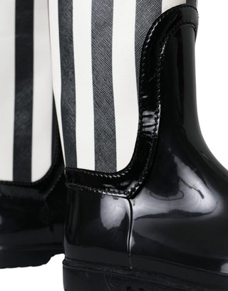 Schwarze kniehohe flache Gummistiefel Schuhe