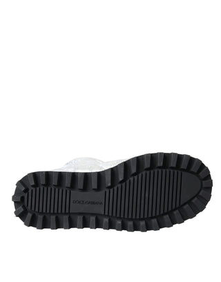 Metallic-silberne gesteppte Stiefel mit Logo-Patch