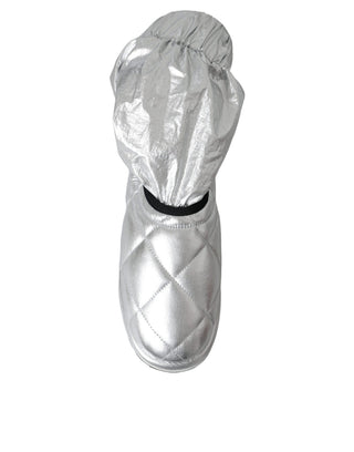Metallic-silberne gesteppte Stiefel mit Logo-Patch
