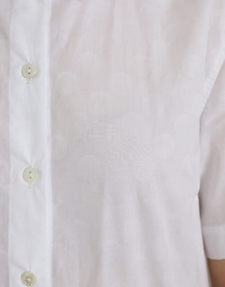 Polo blanco con cuello y mangas cortas